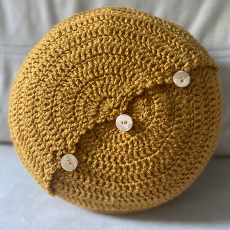 Crochet round removable cushion cover