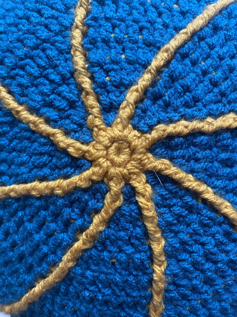 Crochet round removable cushion cover