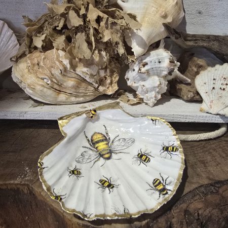 Handmade Bee Design Ring Dish with Metal Stand and Seashell