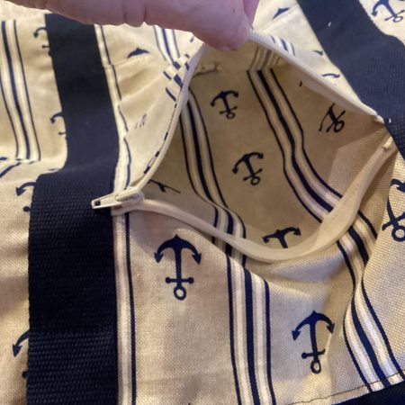 Navy/Beige Nautical Seaside Themed Anchor Lined Zipped Medium/Large Beach Bag