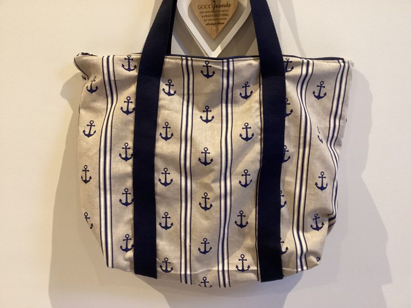 Navy/Beige Nautical Seaside Themed Anchor Lined Zipped Medium/Large Beach Bag