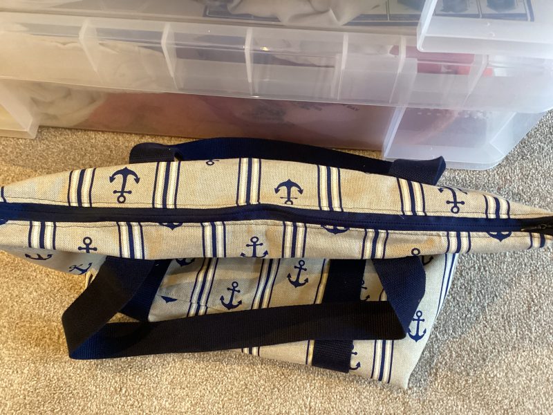 Navy/Beige Nautical Seaside Themed Anchor Lined Zipped Medium/Large Beach Bag