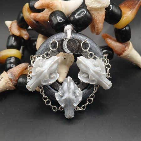 Hunter's Charms – Tooth & Claw: Deluxe | resin pendant | Fang, Claw, Skull | LARP, cosplay, theatre