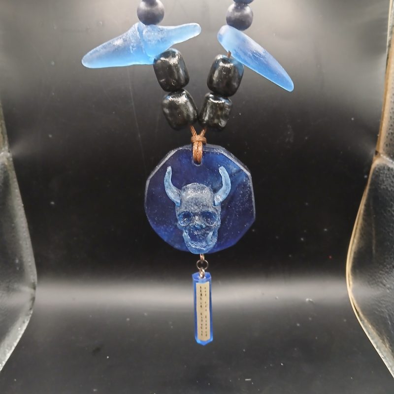 Hunter's Charms - Oni Warlord resin pendant, 5 colours available | Demon Fang, Claw, Skull | LARP, cosplay