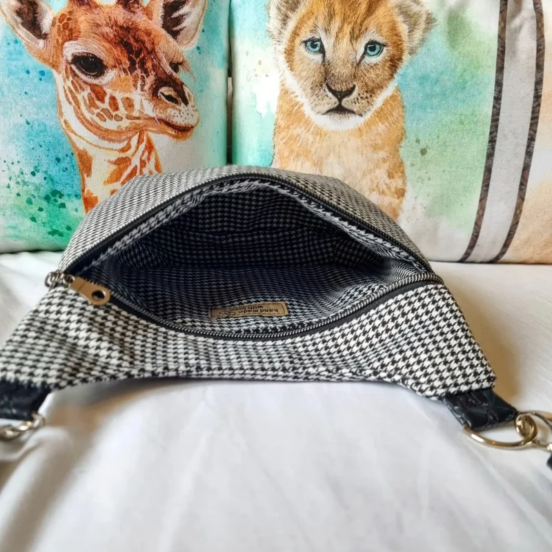 Dogtooth! Crossbody Handbag