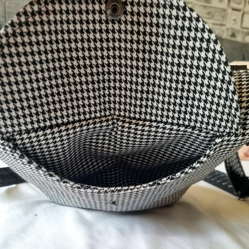 Dogtooth! Crossbody Handbag