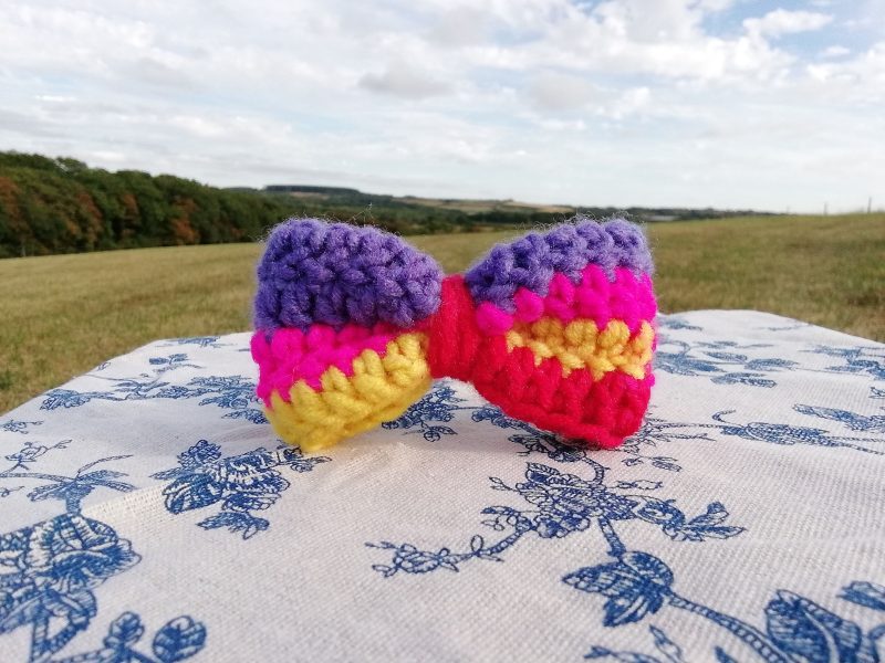 Crochet Bow, Medium Size, Clip / Band Fastener.