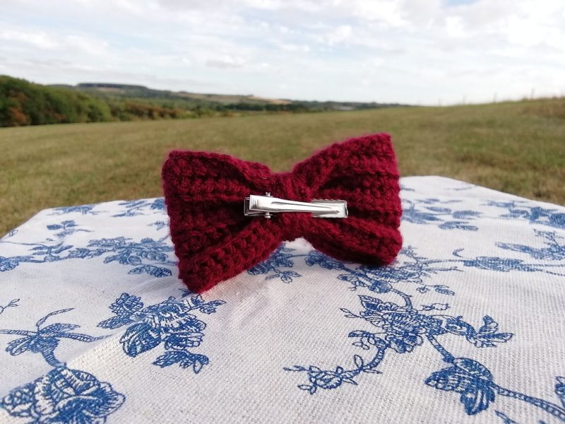Crochet Bow, Medium Size, Clip / Band Fastener.