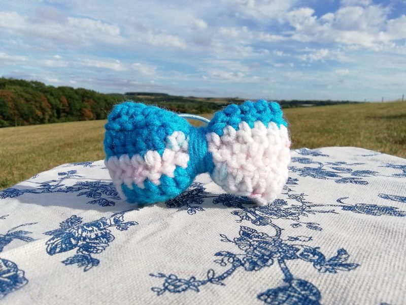 Crochet Bow, Medium Size, Clip / Band Fastener.