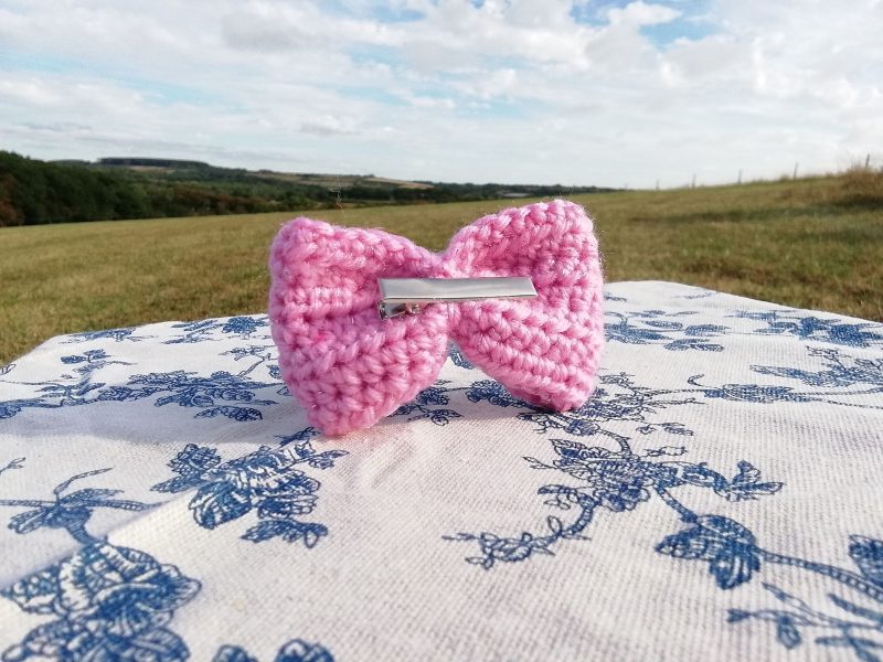 Crochet Bow, Medium Size, Clip / Band Fastener.
