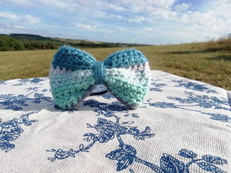 Crochet Bow, Medium Size, Clip / Band Fastener.