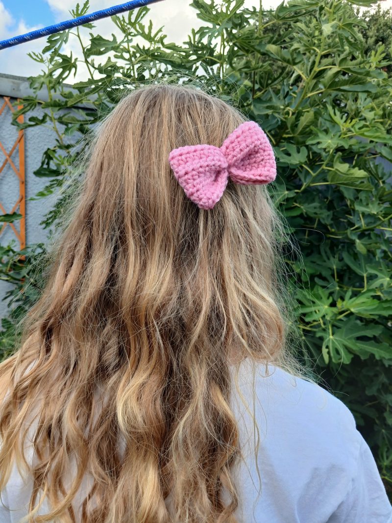 Crochet Bow, Medium Size, Clip / Band Fastener.