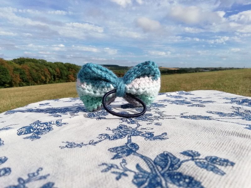 Crochet Bow, Medium Size, Clip / Band Fastener.
