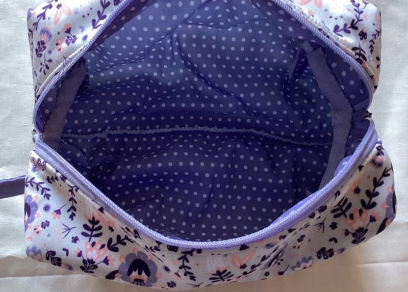 Small/Medium Purple Lined Wadded Zipped Pouch Make Up/Wash Bag