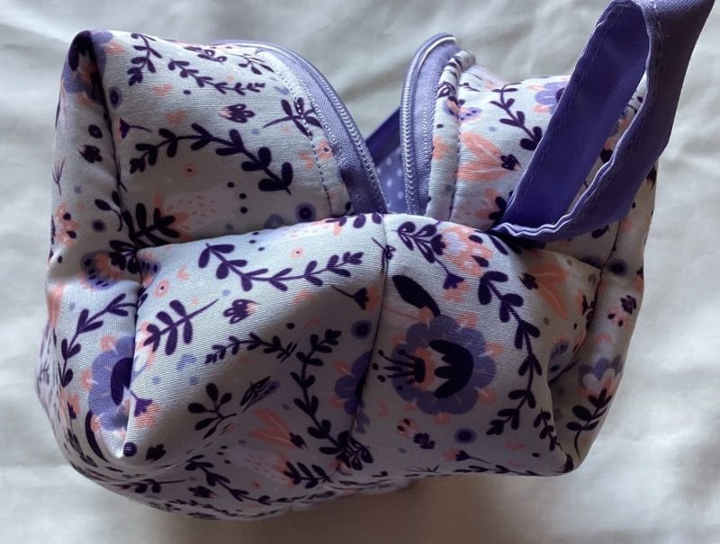 Small/Medium Purple Lined Wadded Zipped Pouch Make Up/Wash Bag