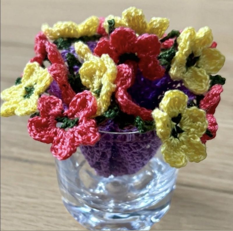 2-in-1 Transforming Micro Crochet Flower Bouquet & Coaster Mat (14cm)
