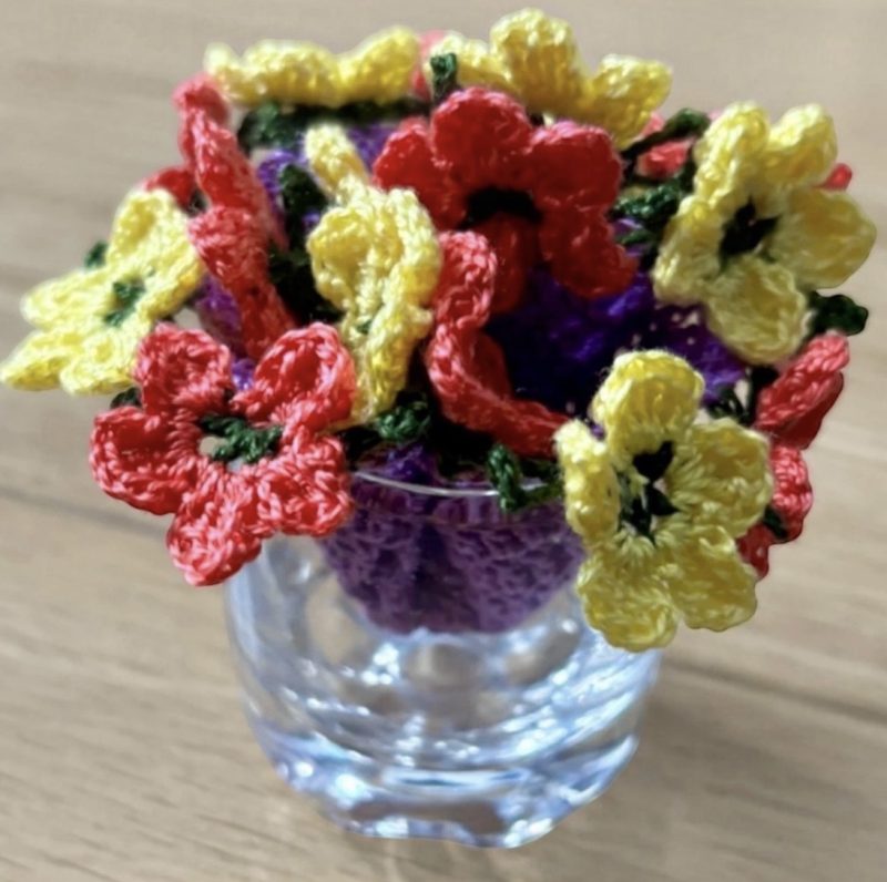 2-in-1 Transforming Micro Crochet Flower Bouquet & Coaster Mat (14cm)