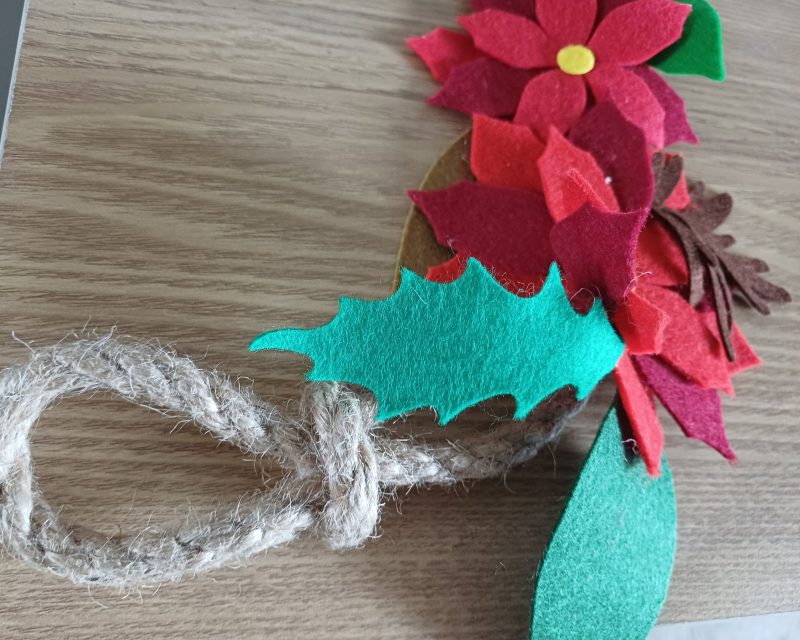Beautiful Traditional Style Hand Made Felt Christmas Garland. Christmas Home Decor