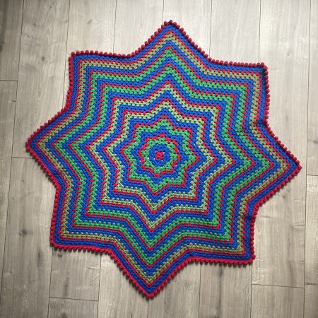 Crochet star shaped blankets in two different patterns