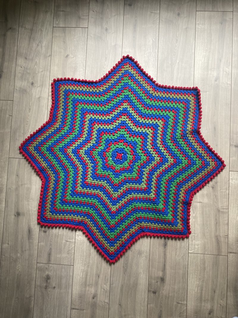 Crochet star shaped blankets in two different patterns