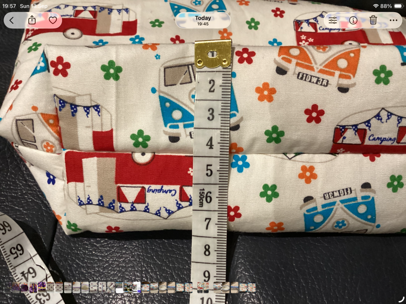 Small/Medium White Multicoloured Campervan Print Fabric Zipped Lined Make Up Bag/Pouch Why not brighten up your holiday essentials with this gorgeous White Multicoloured Campervan Print Fabric Zipped Lined Make Up Bag/Pouch.