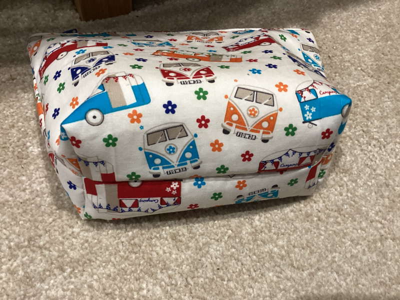Small/Medium White Multicoloured Campervan Print Fabric Zipped Lined Make Up Bag/Pouch Why not brighten up your holiday essentials with this gorgeous White Multicoloured Campervan Print Fabric Zipped Lined Make Up Bag/Pouch.