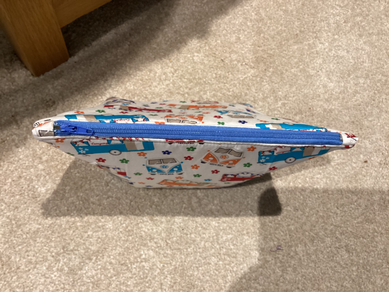 Small/Medium White Multicoloured Campervan Print Fabric Zipped Lined Make Up Bag/Pouch Why not brighten up your holiday essentials with this gorgeous White Multicoloured Campervan Print Fabric Zipped Lined Make Up Bag/Pouch.