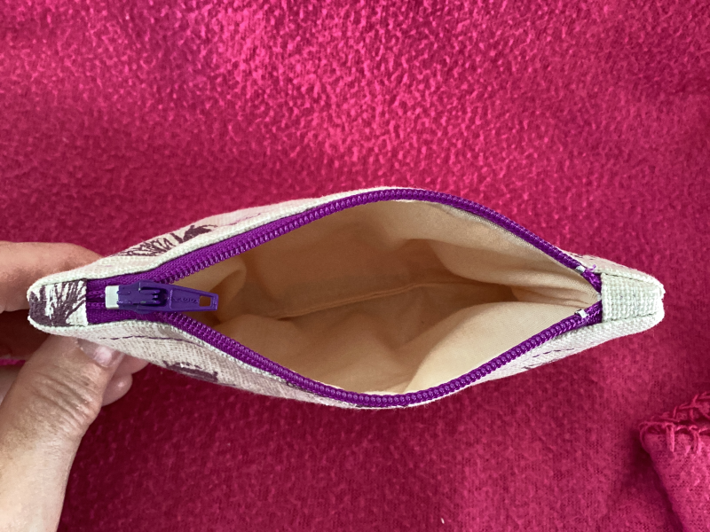 Gorgeous Cream/Burgundy Super Cute Small Lined Zipped Fabric Coin/Card Purse