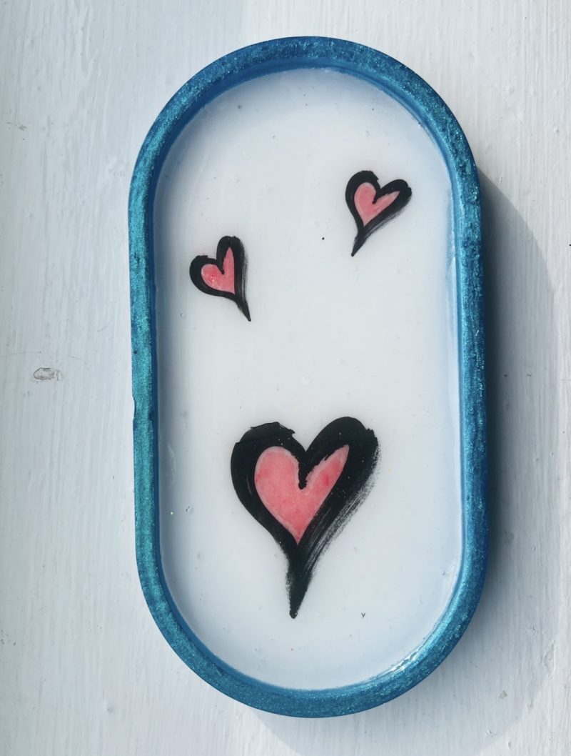 Handmade 18cm Heart Trinket Tray in White Resin with Blue Outline