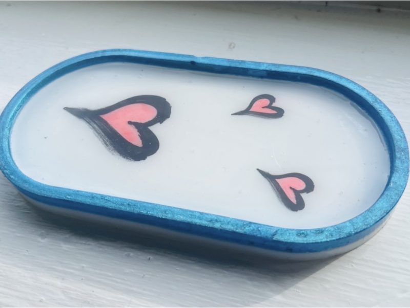 Handmade 18cm Heart Trinket Tray in White Resin with Blue Outline