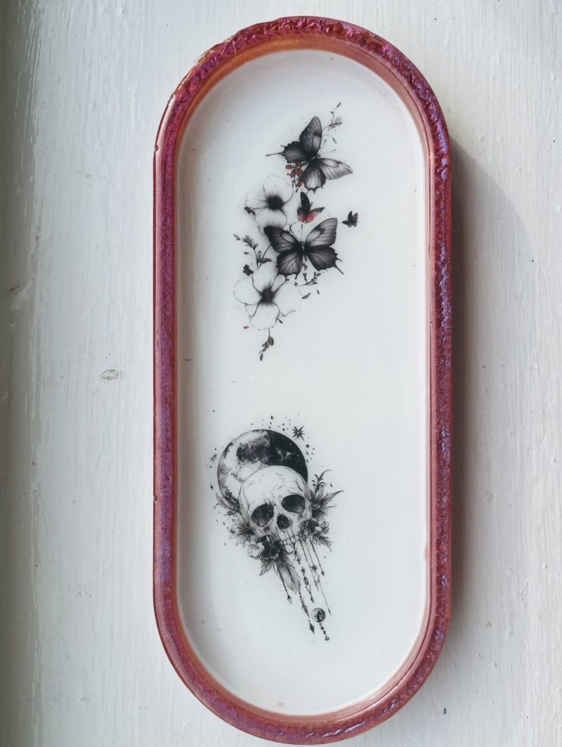Handmade 23cm White Resin Skull Trinket Tray with Red Outline