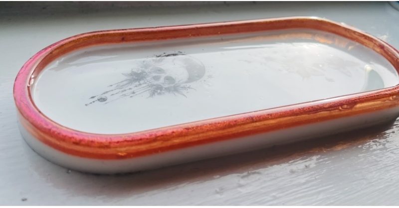 Handmade 23cm White Resin Skull Trinket Tray with Red Outline