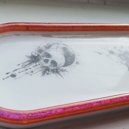 Handmade 23cm White Resin Skull Trinket Tray with Red Outline