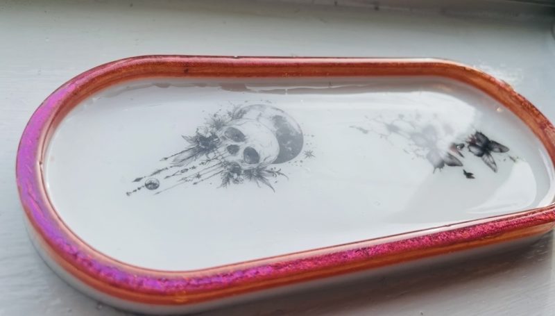 Handmade 23cm White Resin Skull Trinket Tray with Red Outline