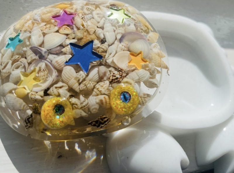 White Resin Crab Trinket Tray with Colourful Shell Details