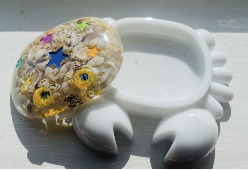 White Resin Crab Trinket Tray with Colourful Shell Details
