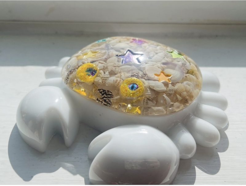 White Resin Crab Trinket Tray with Colourful Shell Details