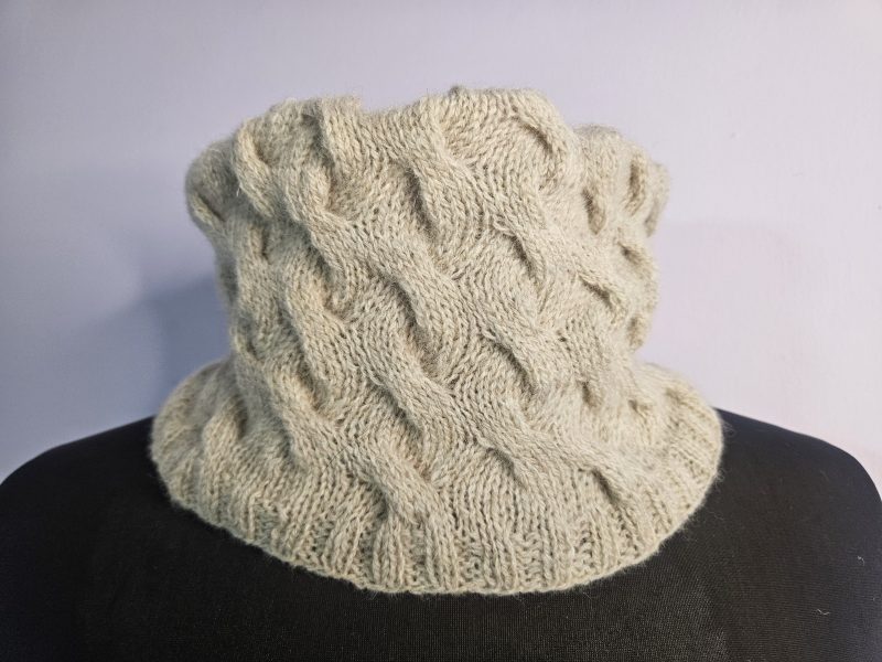 Handknitted 100% wool cowl/tubescarf.