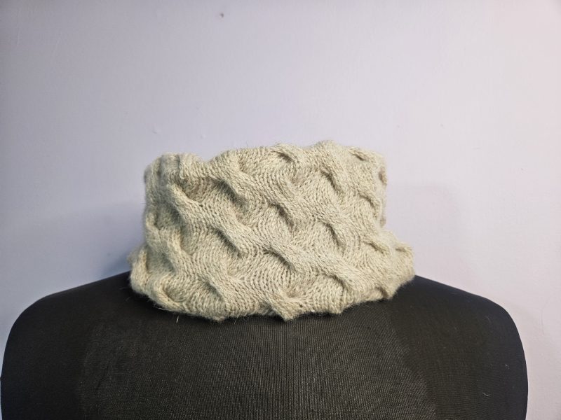 Handknitted 100% wool cowl/tubescarf.