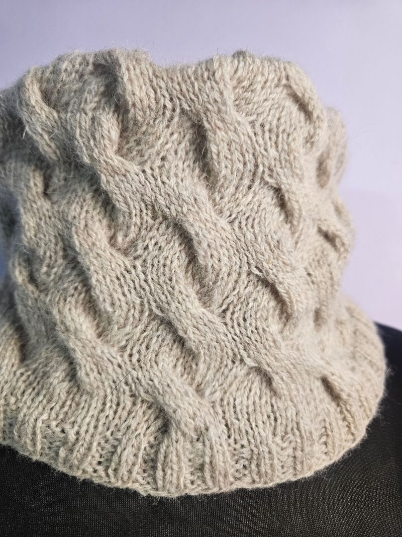 Handknitted 100% wool cowl/tubescarf.