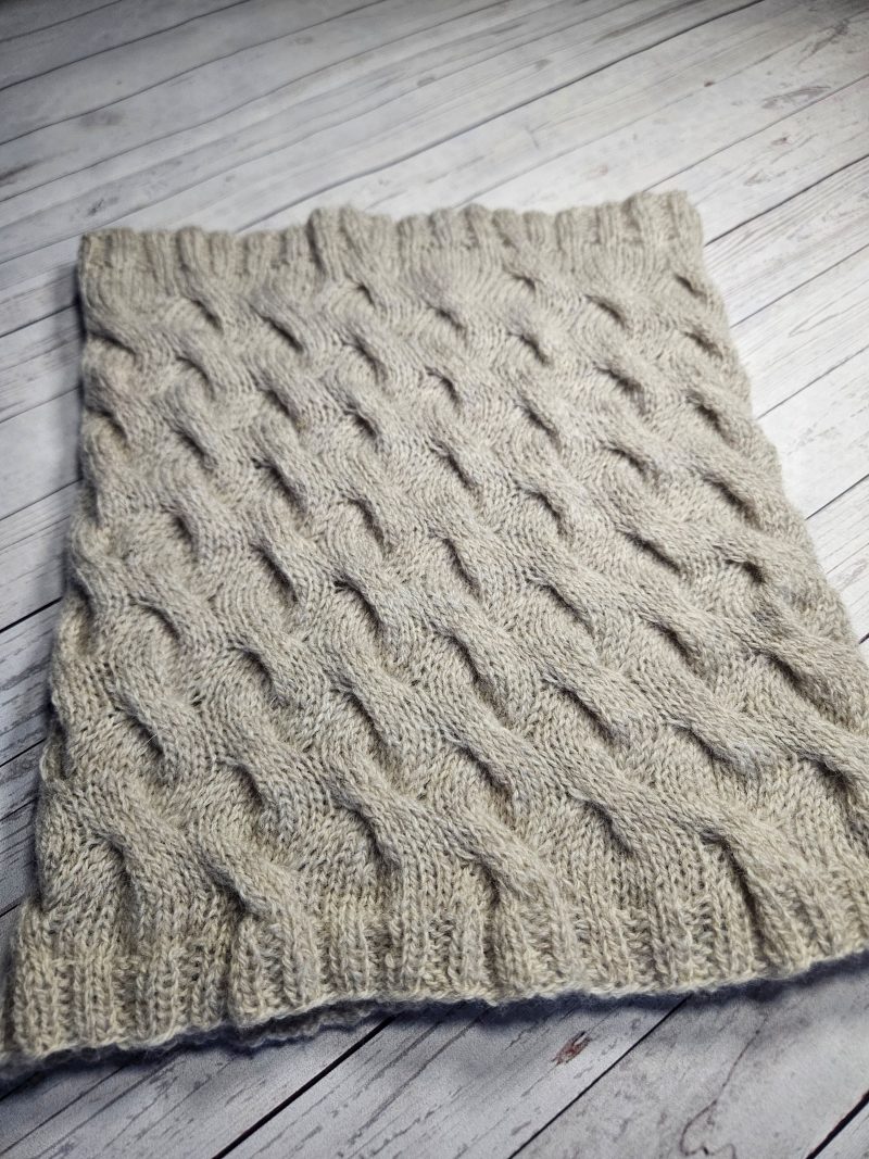 Handknitted 100% wool cowl/tubescarf.
