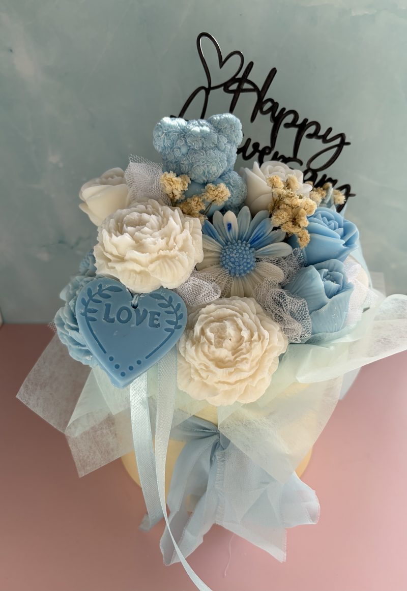 Luxury Wax Melt Flower Bouquet in a Hat Box (Copy)