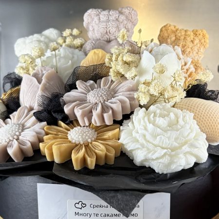 Luxury Wax Melt Flower Bouquet in a Hat Box (Copy)