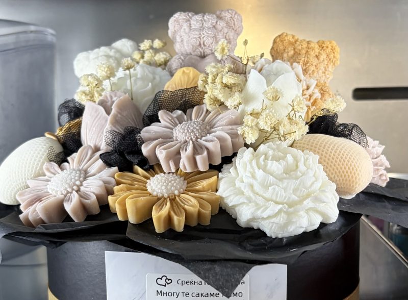 Luxury Wax Melt Flower Bouquet in a Hat Box (Copy)