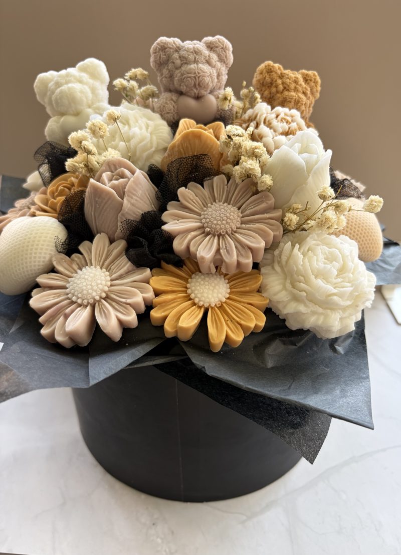 Luxury Wax Melt Flower Bouquet in a Hat Box (Copy)
