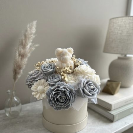 Luxury Wax Melt Flower Bouquet in a Hat Box (Copy)