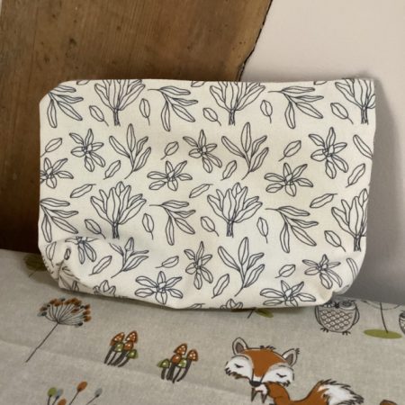 Medium Sized Cream Zipped Lined Durable Thick Fabric Make Up Bag/Pouch/Purse