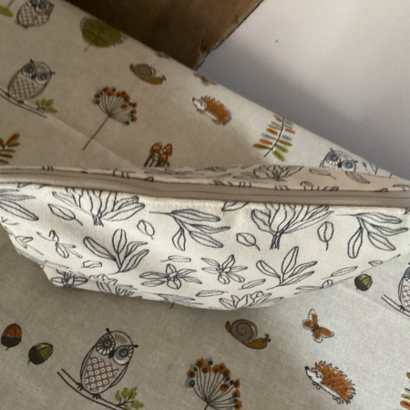 Medium Sized Cream Zipped Lined Durable Thick Fabric Make Up Bag/Pouch/Purse