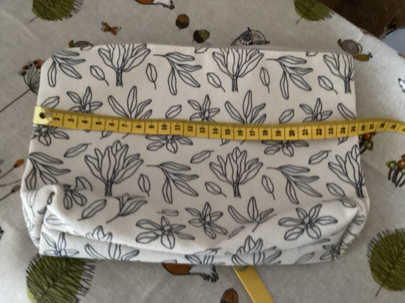 Medium Sized Cream Zipped Lined Durable Thick Fabric Make Up Bag/Pouch/Purse