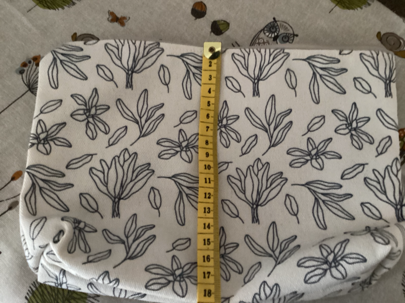 Medium Sized Cream Zipped Lined Durable Thick Fabric Make Up Bag/Pouch/Purse